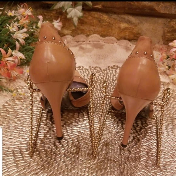 Stuart Weitzmann Tan Leather and Suede Studded Pointy Toe Stilettos - Picture 5 of 8